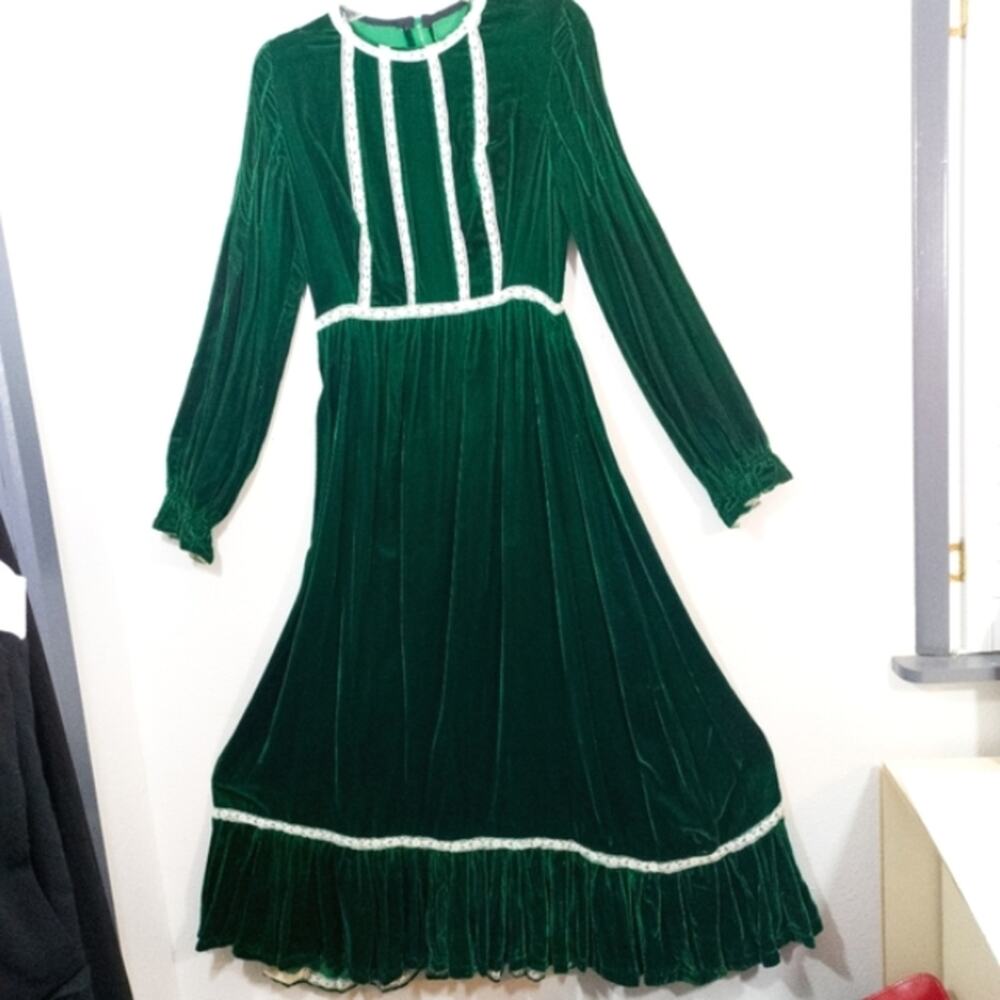Vintage 60s plush emerald green velvet & lace prairie dress